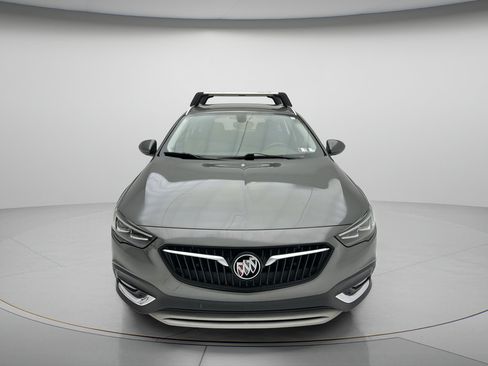 Used 2018 Buick Regal Essence w/ Driver Confidence Package #1 AWD/4WD image 2