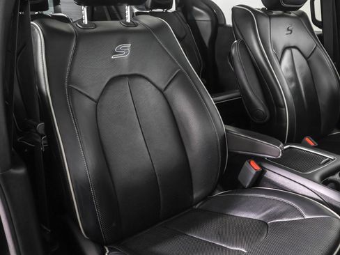 Used 2018 Chrysler Pacifica Limited w/ S Appearance Package image 48