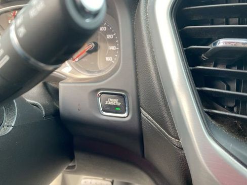 Used 2021 GMC Acadia SLT w/ Elevation Edition image 28