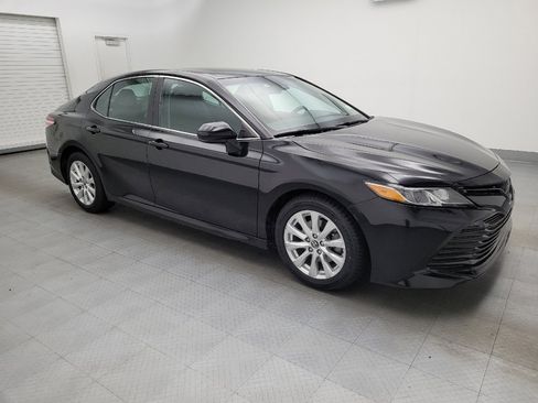 Used 2020 Toyota Camry LE image 11