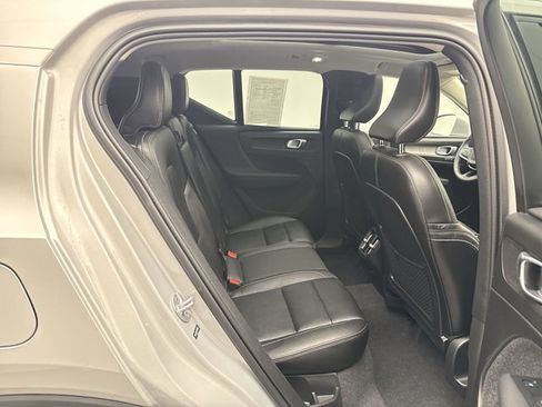 Used 2024 Volvo XC40 B5 Plus image 20