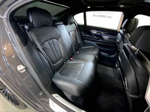 Used 2022 BMW ALPINA B7 xDrive w/ Luxury Rear Seating Package image 19