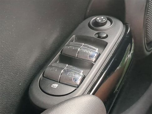 Used 2022 MINI Cooper S image 23