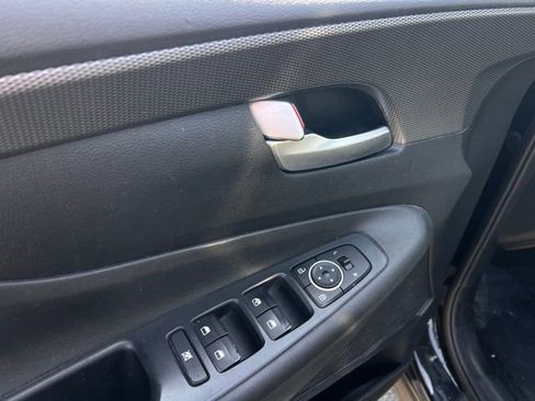 Used 2020 Hyundai Santa Fe SE image 11