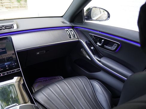 Used 2022 Mercedes-Benz S 500 4MATIC w/ AMG Line Package image 26