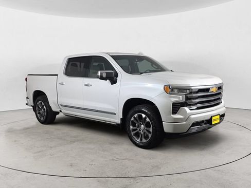 Used 2025 Chevrolet Silverado 1500 High Country w/ Technology Package AWD/4WD image 3