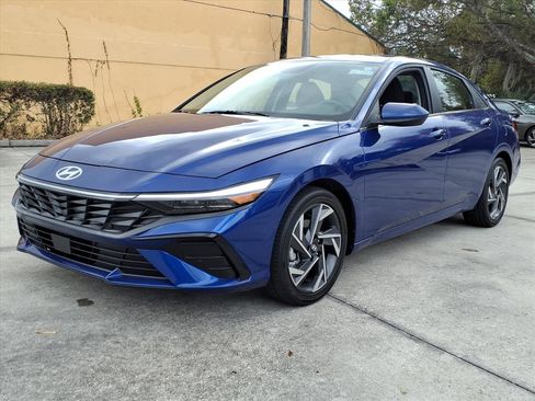 Used 2025 Hyundai Elantra SEL image 16