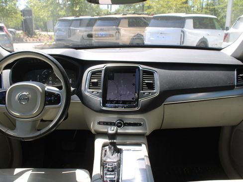 Used 2017 Volvo XC90 T5 Momentum w/ Vision Package FWD image 26