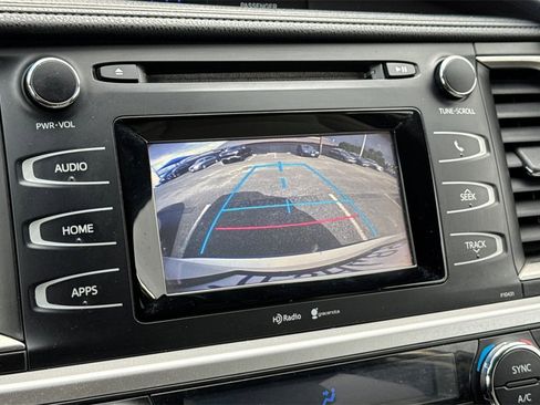 Used 2014 Toyota Highlander Plus image 17