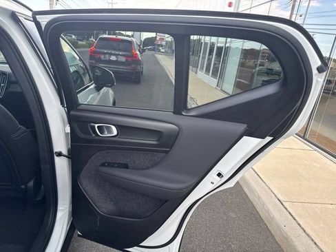 Used 2025 Volvo XC40 B5 Plus AWD/4WD image 12