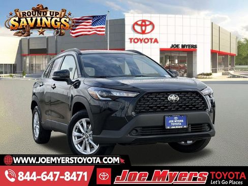 Used 2025 Toyota Corolla Cross LE image 1