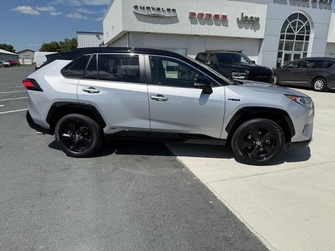 Used 2020 Toyota RAV4 XSE w/ XSE Grade Weather Package AWD/4WD image 9