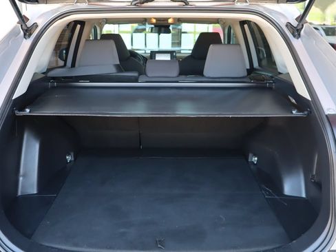 Used 2021 Toyota RAV4 XLE AWD/4WD image 9