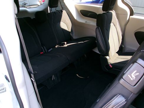 Used 2023 Chrysler Voyager LX FWD image 13