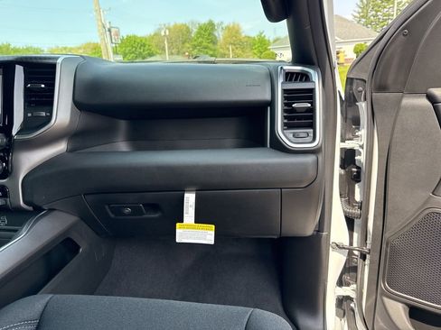 New 2026 RAM 1500 Express AWD/4WD image 27