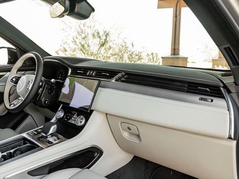 New 2026 Jaguar F-PACE R-Dynamic S image 28