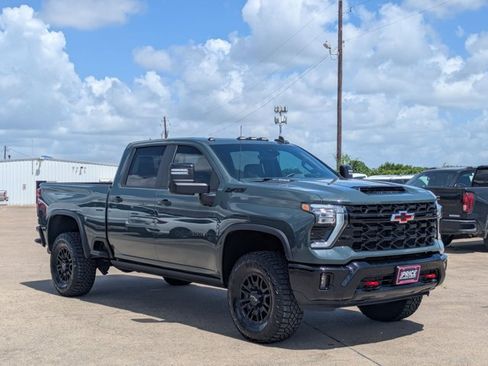 Used 2026 Chevrolet Silverado 2500 ZR2 w/ LPO, Dark Essentials Package AWD/4WD image 3