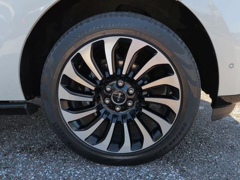 Used 2022 Lincoln Navigator L Black Label AWD/4WD image 11