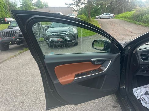 Used 2012 Volvo S60 T5 FWD image 11