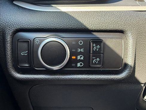 Used 2023 Ford Explorer XLT image 13