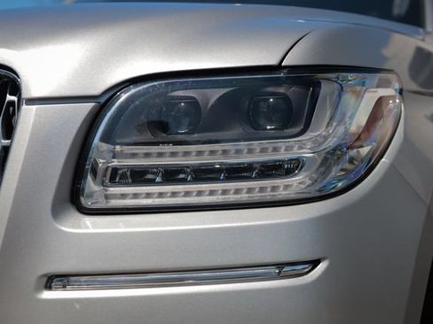 Used 2018 Lincoln Navigator L Select w/ Technology Package AWD/4WD image 9