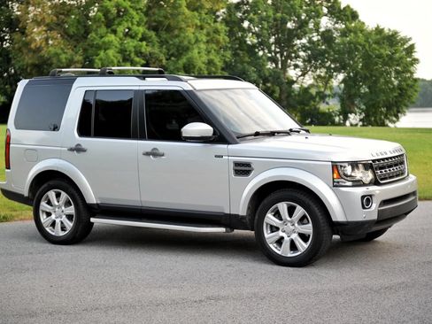 Used 2016 Land Rover LR4 HSE Silver Edition AWD/4WD image 2