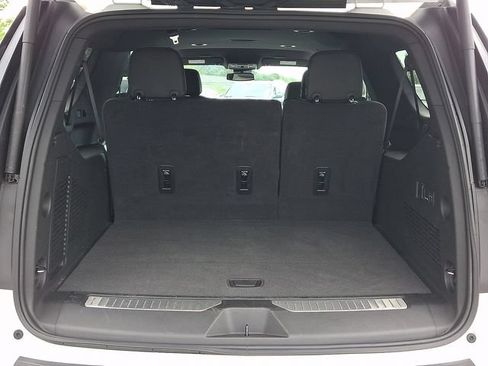 Used 2025 GMC Yukon XL AT4 AWD/4WD image 30