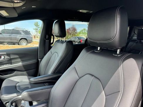 New 2026 Chrysler Pacifica Select AWD/4WD image 12