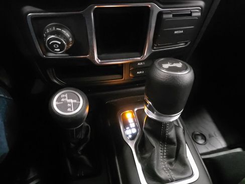 Used 2024 Jeep Wrangler Sport image 17