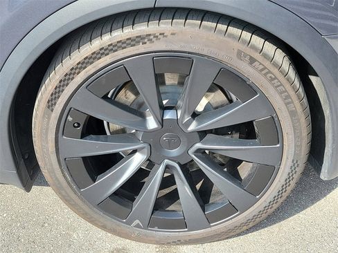 Used 2023 Tesla Model X image 11