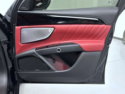 Used 2025 Maserati Grecale Modena image 16