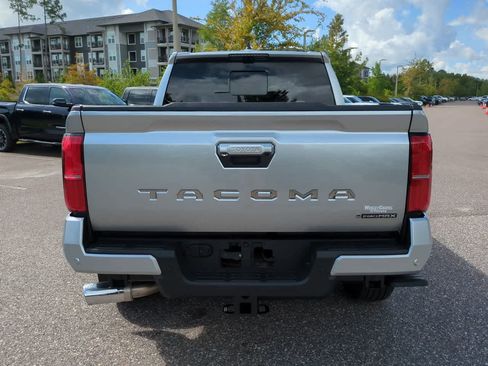 Used 2025 Toyota Tacoma Limited AWD/4WD image 5
