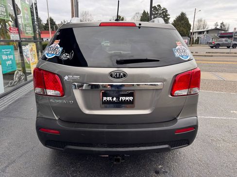 Used 2013 Kia Sorento LX image 6