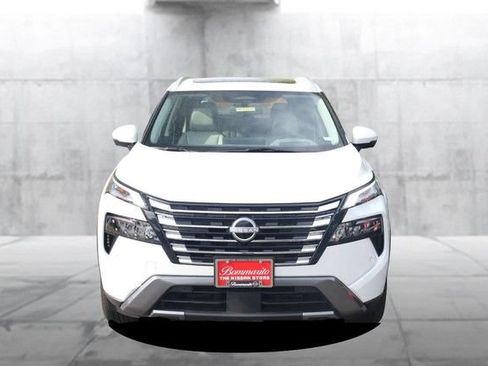 Certified 2025 Nissan Rogue SL w/ Tech Package FWD image 4