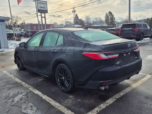 Used 2025 Toyota Camry SE w/ Convenience Package image 7