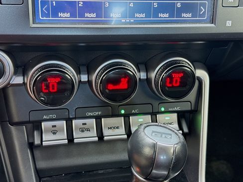 Used 2025 Toyota GR86 Premium w/ ALL Weather Mat Package (TMS) RWD image 12