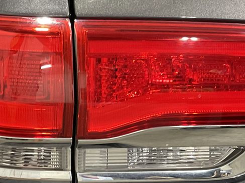 Used 2015 Jeep Grand Cherokee Overland image 11