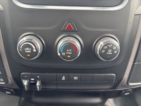 Used 2022 RAM 1500 Tradesman w/ Chrome Appearance Group AWD/4WD image 26