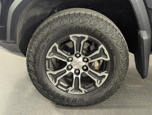 Used 2023 GMC Canyon AT4 w/ Technology Package AWD/4WD image 9