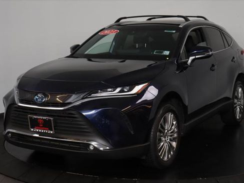 Certified 2023 Toyota Venza XLE image 1