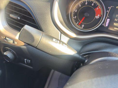 Used 2016 Jeep Cherokee Sport image 28