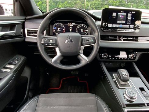 Used 2023 Mitsubishi Outlander SE AWD/4WD image 5