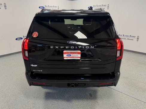 Used 2025 Ford Expedition Active AWD/4WD image 32