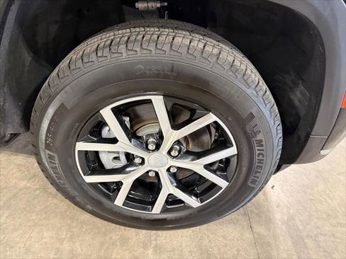 Certified 2025 Jeep Grand Cherokee L Limited AWD/4WD image 6