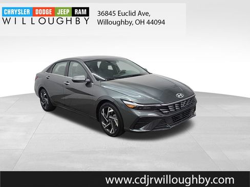 Used 2025 Hyundai Elantra SEL FWD image 3