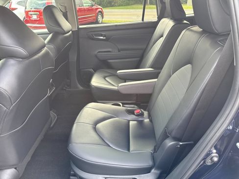 Used 2026 Toyota Highlander XLE AWD/4WD image 12