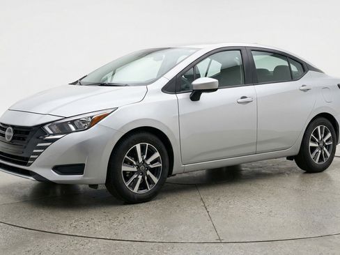 Used 2025 Nissan Versa SV image 3
