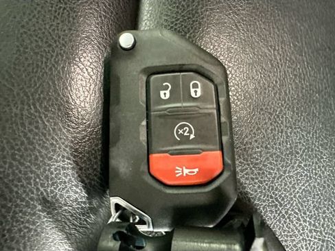 Used 2022 Jeep Gladiator Mojave w/ Cold Weather Group AWD/4WD image 18
