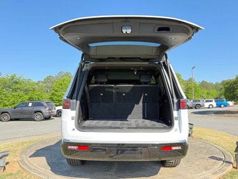 Used 2024 Jeep Wagoneer Series II w/ Flexible Seating Group image 31