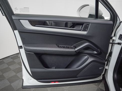 Certified 2025 Porsche Cayenne Coupe AWD/4WD image 27
